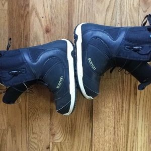 Women’s Burton Mint snowboarding boot